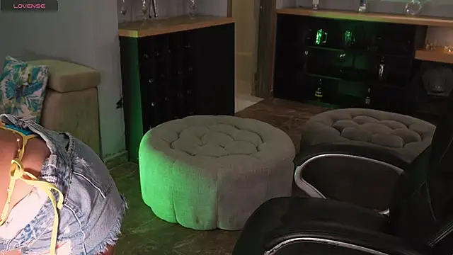 NaomiSainz online show from November 26, 2025, 12:50 pm