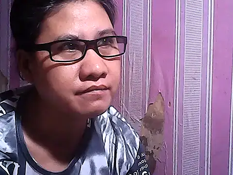 sweetsosie18 online show from October 8, 2025, 12:36 pm