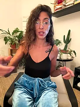 amanilouve online show from October 13, 2025, 9:15 pm