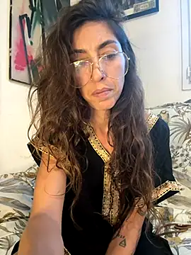 amanilouve online show from November 25, 2025, 4:18 pm