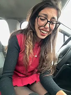 amanilouve online show from December 16, 2025, 9:47 am