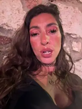 amanilouve online show from April 12, 2026, 9:42 pm