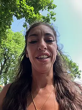 Snapshot of amanilouve chatting on May 28, 2026, 10:34 am amanilouve online show from May 28, 2026, 10:34 am