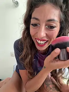 Snapshot of amanilouve chatting on May 30, 2026, 11:51 am amanilouve online show from May 30, 2026, 11:51 am