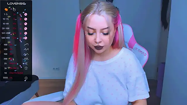 MonaLauu online show from March 19, 2025, 6:35 am