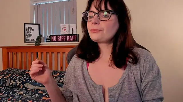 Snapshot of LucieWinters_UK chatting on January 3, 2025, 12:41 pm LucieWinters UK online show from January 3, 2025, 12:41 pm