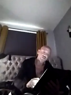 Snapshot of Verynaughtyx chatting on November 23, 2025, 10:37 am Verynaughtyx online show from November 23, 2025, 10:37 am