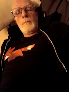 Snapshot of ClubbyEuphory chatting on April 19, 2026, 12:33 am ClubbyEuphory online show from April 19, 2026, 12:33 am