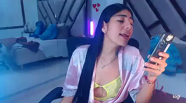 Snapshot of lady_Ary_xx chatting on March 8, 2025, 12:11 am lady Ary xx online show from March 8, 2025, 12:11 am