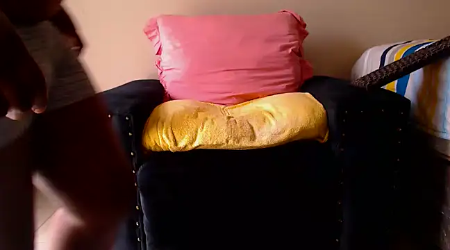 Snapshot of zuluboyxx chatting on February 2, 2025, 10:57 am zuluboyxx online show from February 2, 2025, 10:57 am