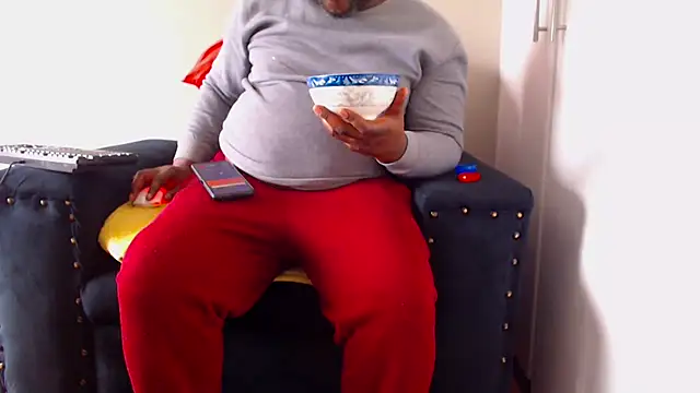 zuluboyxx online show from April 14, 2026, 8:31 am