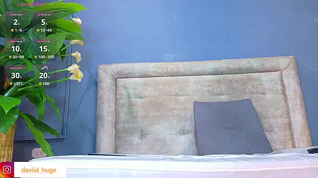 nicol snow online show from January 12, 2026, 1:49 pm