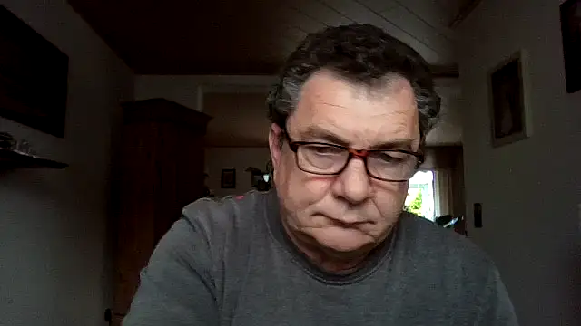 Snapshot of Nobbie444 chatting on November 17, 2025, 1:39 pm Nobbie444 online show from November 17, 2025, 1:39 pm