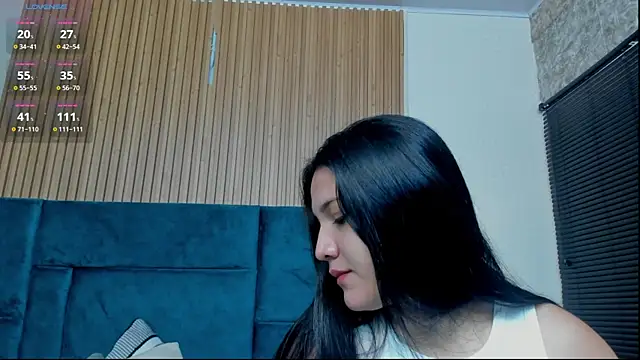 Snapshot of Kareena_chopra chatting on May 4, 2026, 12:23 pm Kareena chopra online show from May 4, 2026, 12:23 pm