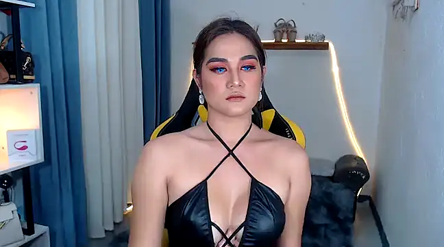 Snapshot of MarieLoveGlamorous chatting on December 11, 2024, 5:37 pm MarieLoveGlamorous online show from December 11, 2024, 5:37 pm