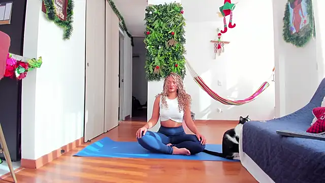 Snapshot of karlye_5 chatting on December 17, 2024, 1:05 pm karlye 5 online show from December 17, 2024, 1:05 pm