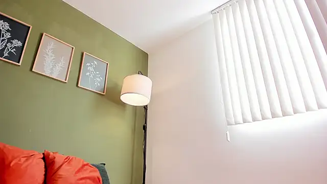 Snapshot of karlye_5 chatting on October 6, 2025, 1:41 pm karlye 5 online show from October 6, 2025, 1:41 pm