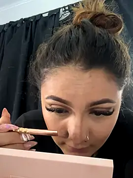 Snapshot of Emiily_W chatting on December 18, 2025, 2:12 pm Emiily W online show from December 18, 2025, 2:12 pm