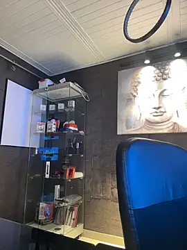 Snapshot of Emiily_W chatting on January 5, 2026, 5:27 pm Emiily W online show from January 5, 2026, 5:27 pm