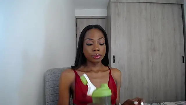 DAPHNE doll online show from March 5, 2026, 5:20 pm