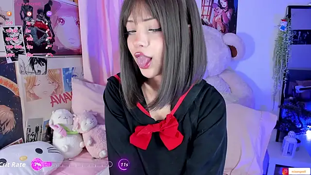 mia angel  online show from December 19, 2025, 9:33 pm