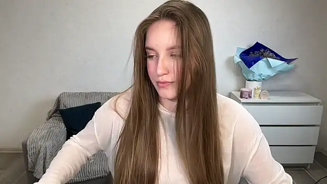 EvaMaddison online show from February 10, 2026, 5:06 pm