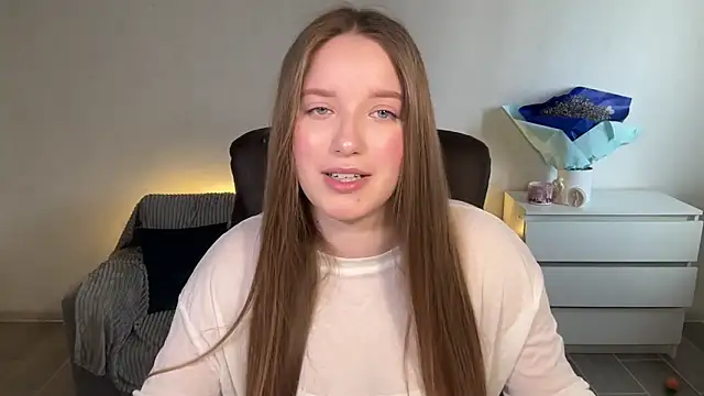 EvaMaddison online show from March 28, 2026, 8:03 am