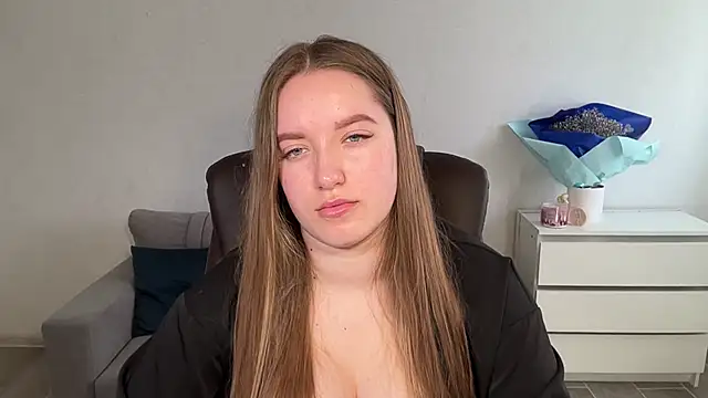 EvaMaddison online show from May 19, 2026, 6:31 am