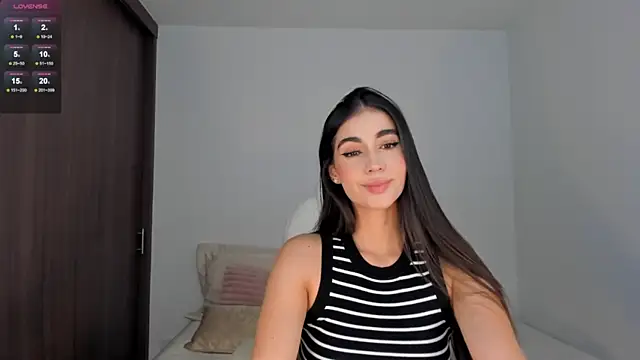 Snapshot of RebeccaBaxter chatting on December 4, 2024, 2:20 am RebeccaBaxter online show from December 4, 2024, 2:20 am