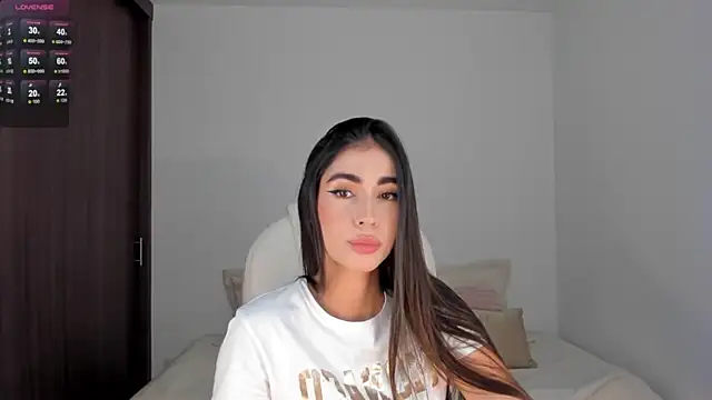 Snapshot of RebeccaBaxter chatting on January 28, 2025, 12:05 am RebeccaBaxter online show from January 28, 2025, 12:05 am