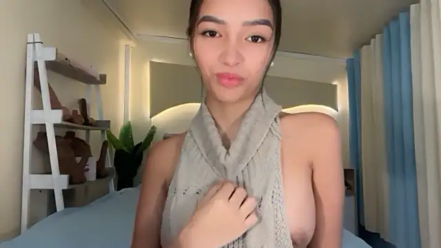  caroline69 online show from November 19, 2025, 2:33 am