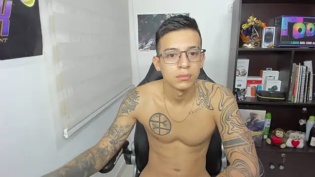 SIXXTOLOVE18 online show from March 13, 2025, 3:33 am