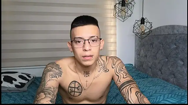 SIXXTOLOVE18 online show from September 18, 2025, 6:43 pm