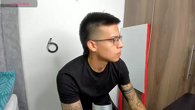 SIXXTOLOVE18 online show from February 21, 2026, 7:42 am