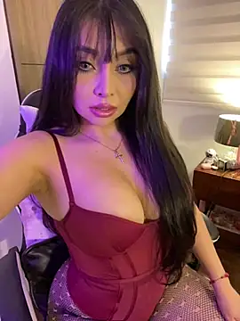 KateLatorre online show from April 11, 2026, 8:02 pm