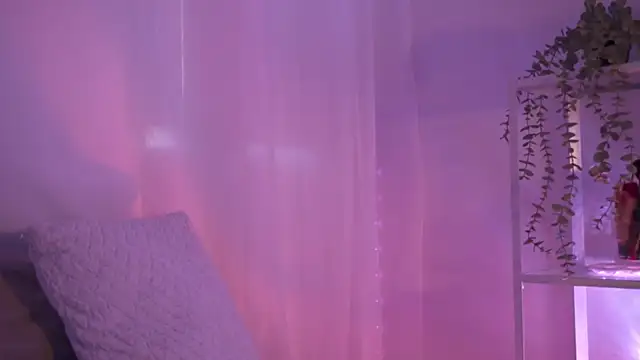 HannaMoom online show from November 26, 2025, 10:44 pm