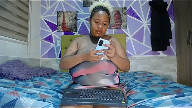 Snapshot of sharonx_morex chatting on May 17, 2026, 6:11 am sharonx morex online show from May 17, 2026, 6:11 am