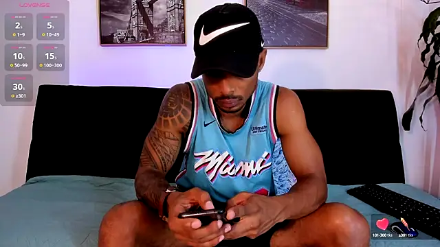 Snapshot of Sweet_Alessandre chatting on January 29, 2025, 7:43 pm Sweet Alessandre online show from January 29, 2025, 7:43 pm