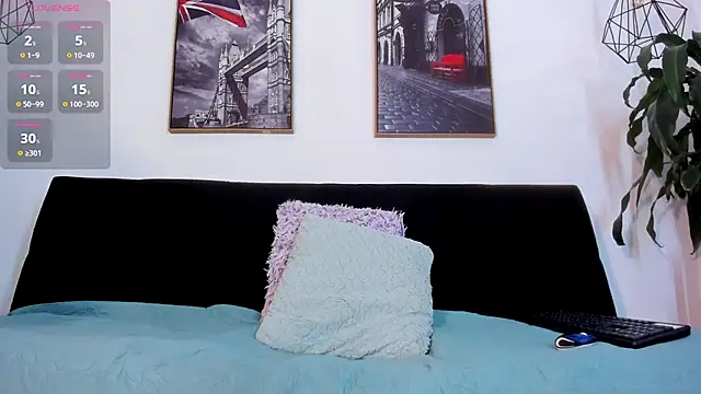 Snapshot of Sweet_Alessandre chatting on February 5, 2025, 7:53 pm Sweet Alessandre online show from February 5, 2025, 7:53 pm