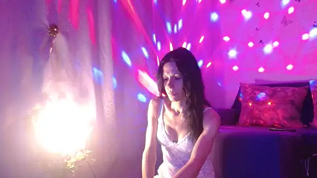 ElysaSun online show from November 16, 2025, 6:13 pm