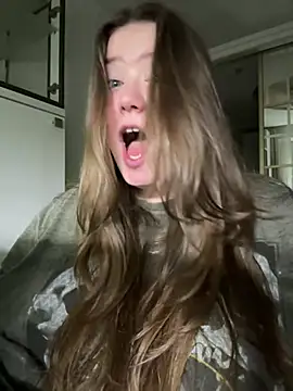 Snapshot of remirann_ chatting on December 19, 2024, 7:51 pm remirann  online show from December 19, 2024, 7:51 pm