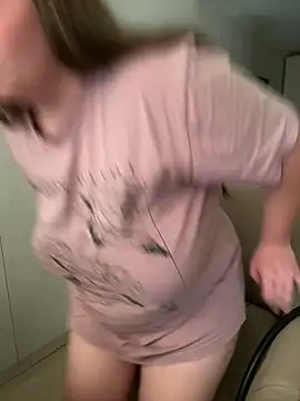 Snapshot of remirann_ chatting on March 12, 2025, 1:51 pm remirann  online show from March 12, 2025, 1:51 pm