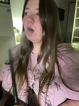 Snapshot of remirann_ chatting on March 16, 2025, 6:34 pm remirann  online show from March 16, 2025, 6:34 pm