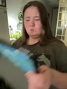 Snapshot of remirann_ chatting on March 18, 2025, 3:53 pm remirann  online show from March 18, 2025, 3:53 pm