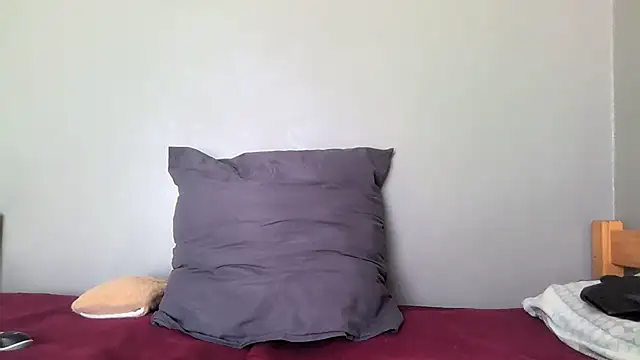 Sweetslender online show from July 5, 2026, 7:48 am