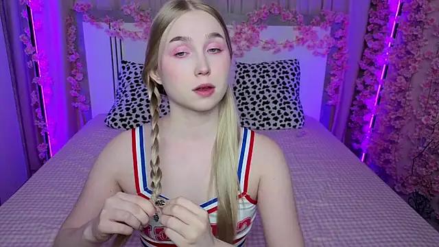 LilyStarlight online show from May 17, 2026, 3:37 am