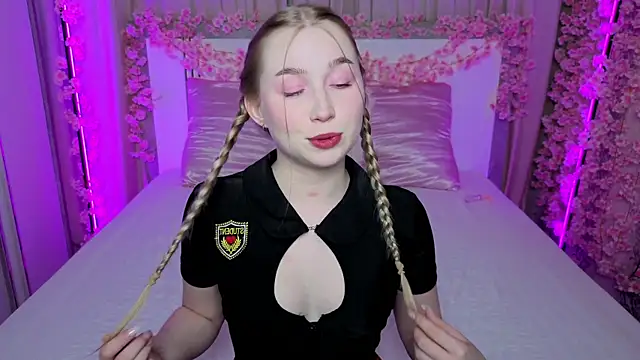 LilyStarlight online show from June 21, 2026, 4:04 am