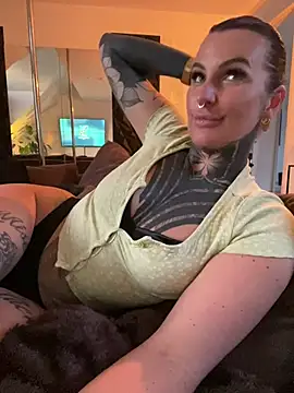 InkedBiitch online show from April 17, 2026, 6:33 pm