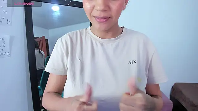 Snapshot of MaiaPetitte_ chatting on March 20, 2025, 8:51 pm MaiaPetitte online show from March 20, 2025, 8:51 pm