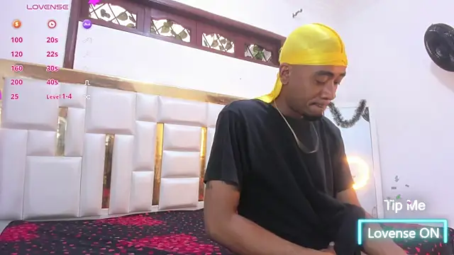 Snapshot of Kylieandjhonny chatting on December 24, 2024, 12:55 pm Kylieandjhonny online show from December 24, 2024, 12:55 pm